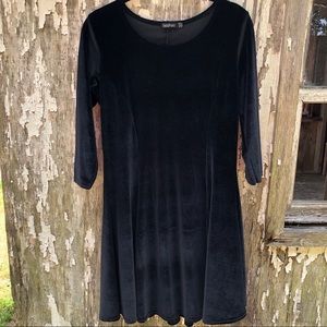Boohoo Velvet Dress NWOT